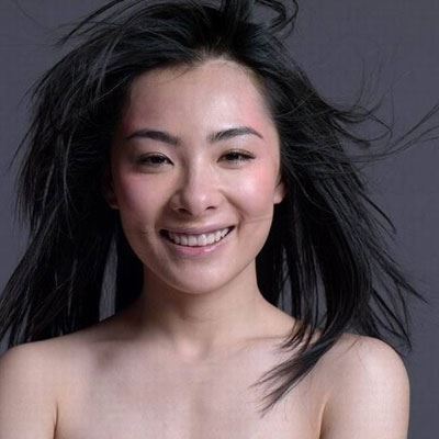 刘德华坠马受伤 返港就医照曝光老婆随行照顾