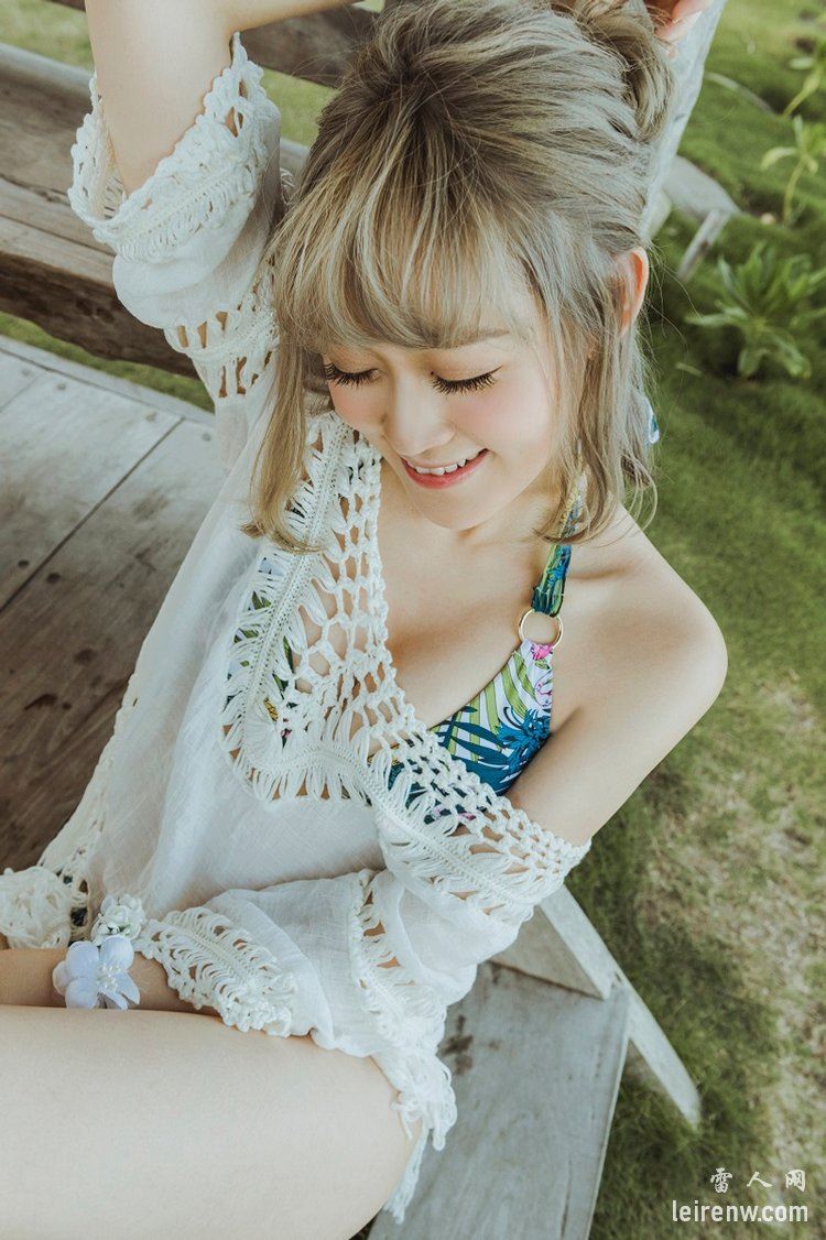 混血电眼女神“箐箐”写真:《箐动你的心》