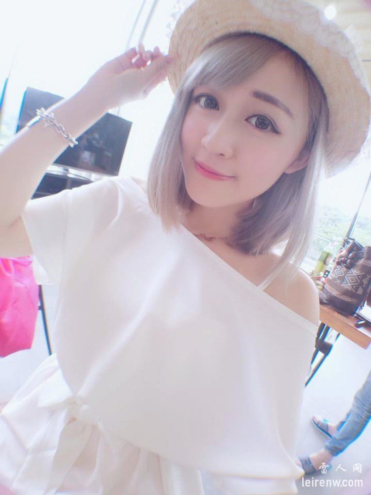混血电眼女神“箐箐”写真:《箐动你的心》