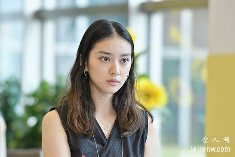 23岁武井咲素颜照穿搭曝光,网友惊:天生美人!