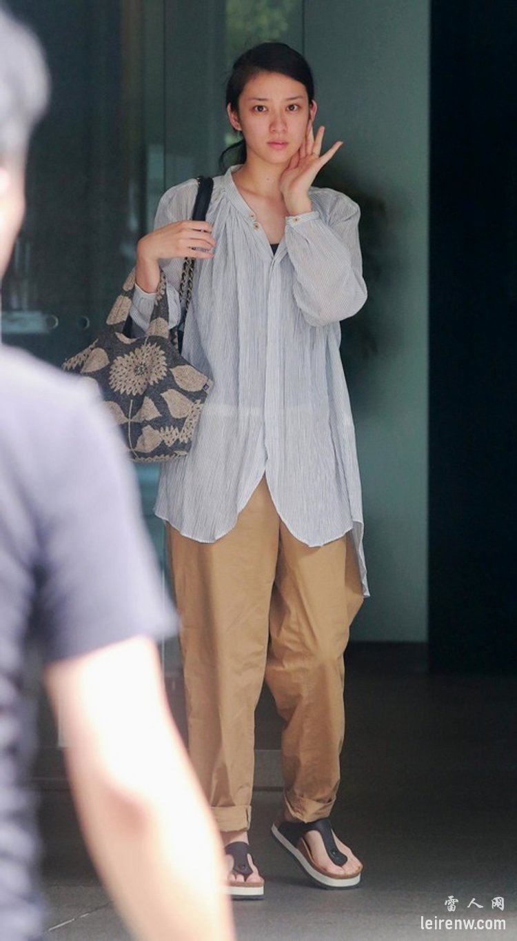 23岁武井咲素颜照穿搭曝光，网友惊：天生美人！