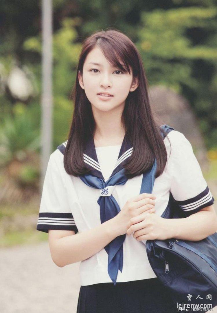 23岁武井咲素颜照穿搭曝光，网友惊：天生美人！