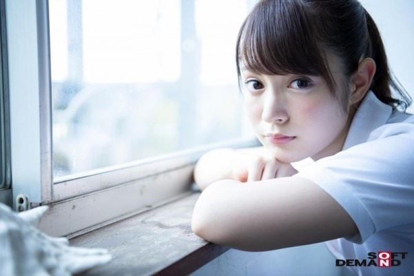 成宫莉香（成宫りか）─中法混血清纯系女艺人