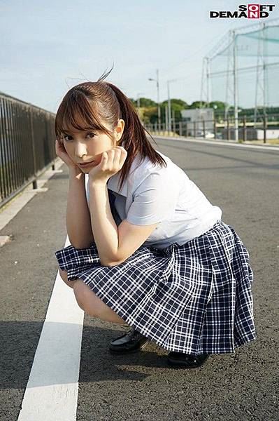 成宫莉香（成宫りか）─中法混血清纯系女艺人