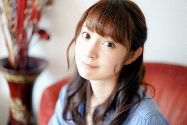 成宫莉香（成宫りか）─中法混血清纯系女艺人