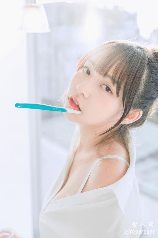 林襄mizuki骑马素颜美照曝光　揭脖子”种草莓”真相