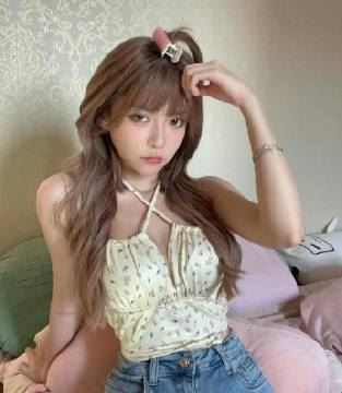 斗鱼女主播周淑怡微博生活照_气质街拍写真图集