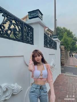 斗鱼女主播周淑怡微博生活照_气质街拍写真图集