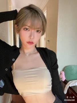 斗鱼女主播周淑怡微博生活照_气质街拍写真图集