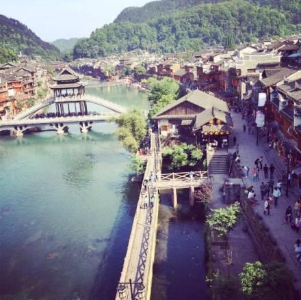 思想品德教案，路德维希畏惧的看着施塔芬手中那个硕大的酒杯