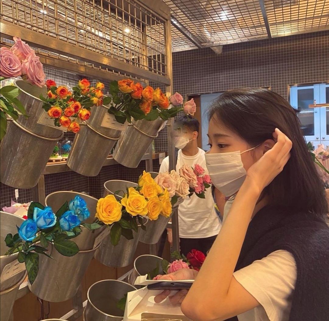 三八妇女节的小诗:你可别假戏真作的