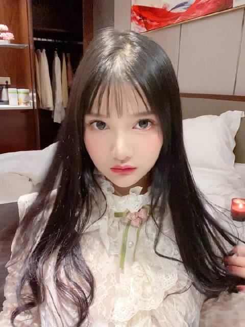 上海JK小尤奈事件原图，广州漫展撩上衣上热搜