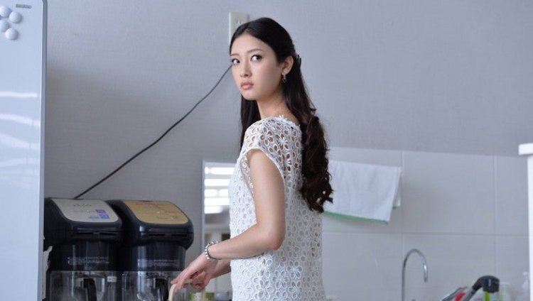 满屏都是腿-菜菜绪:被称”恶女”是荣幸