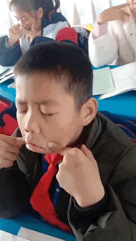 上海JK小尤奈事件原图，广州漫展撩上衣上热搜