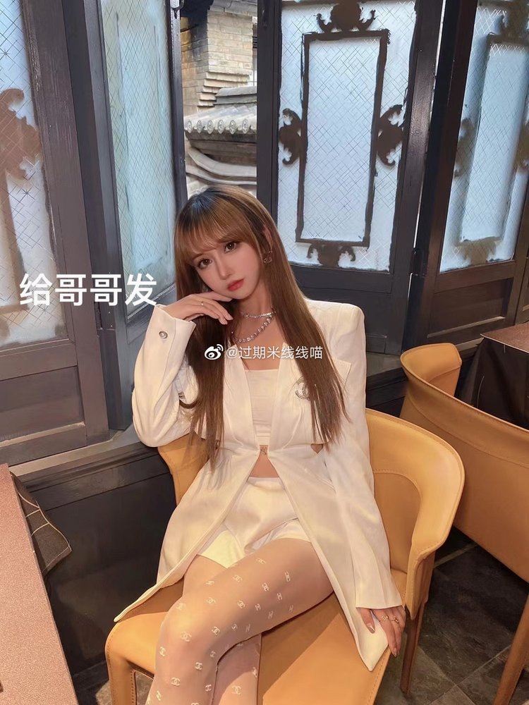 [过期的米线线喵]厨娘装露背毛衣私照合集百度云crs014（免费）