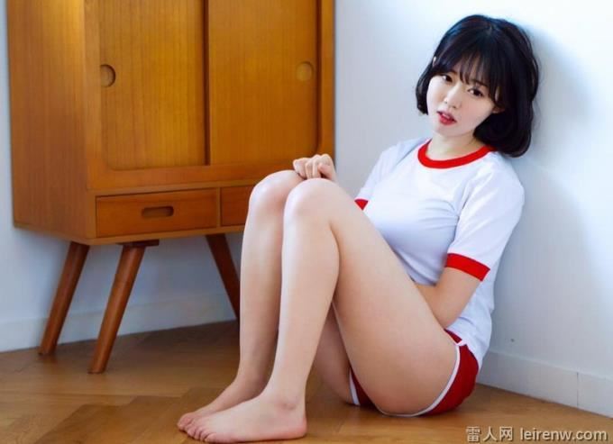 韩国游戏主播刘素娜“太胸猛”，亲身示范碰不到手肘