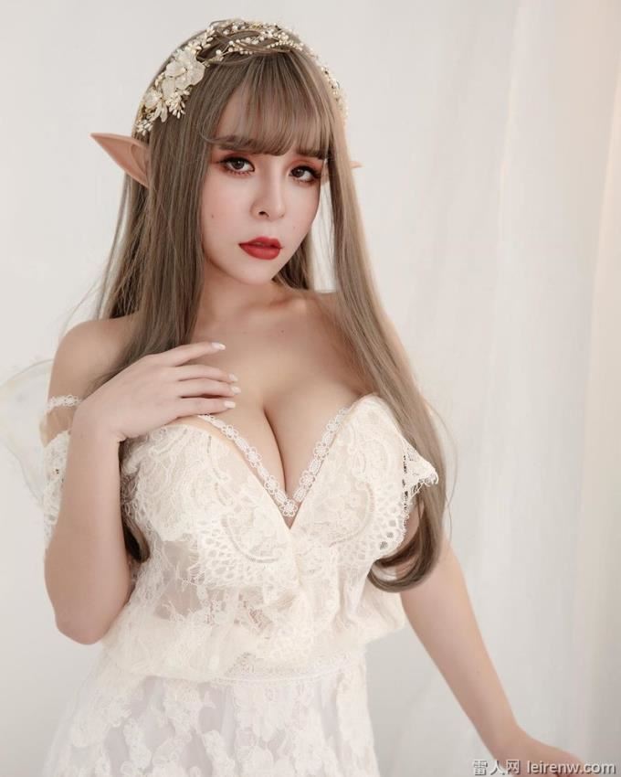 36H”台中凶版李毓芬“:陈香菱咬竹卖萌扮“祢豆子”