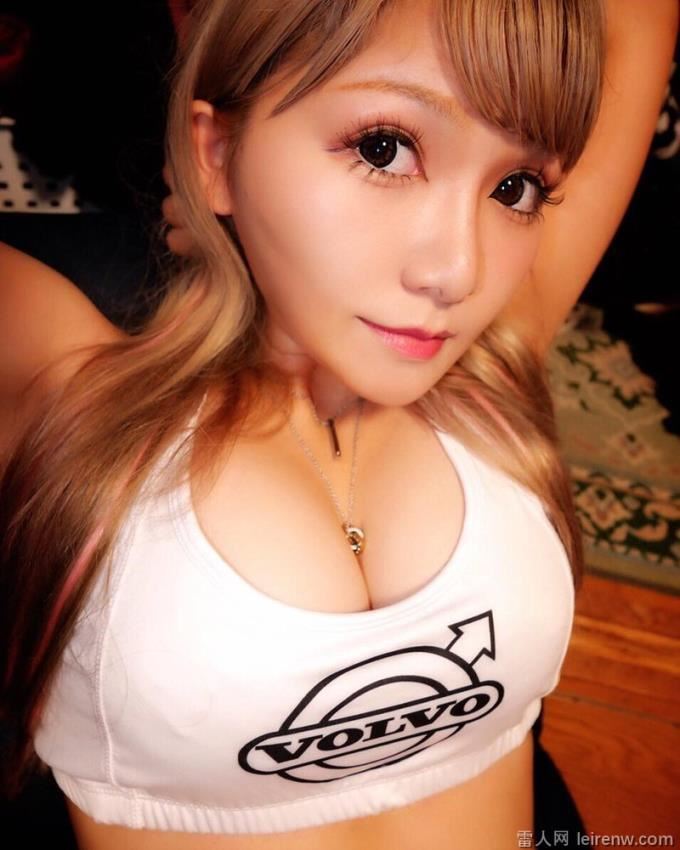 【野生抓正妹?】好想上车！这位拥有「F 罩杯 蚂蚁腰」巨乳辣妹 竟是大卡车司机！？