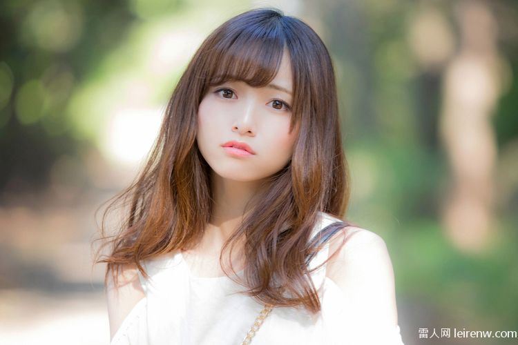 美谷朱里白色外套的天使