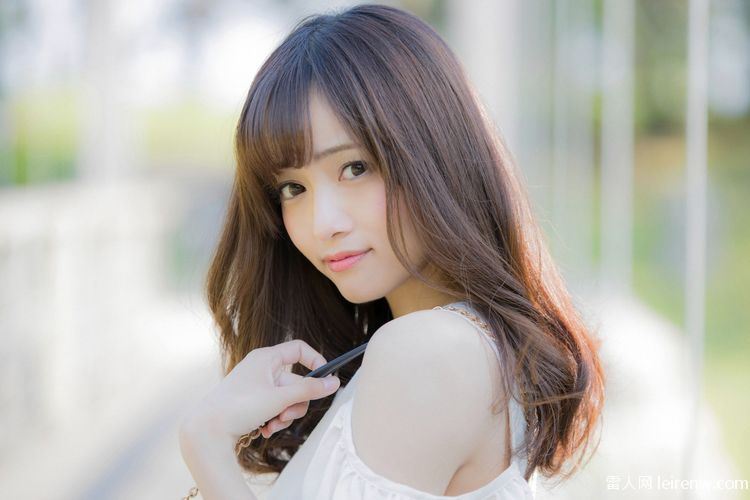 美谷朱里白色外套的天使