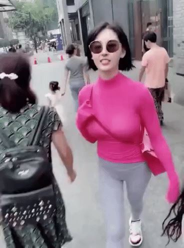 拜托小姐主题曲,这哪是女司机,分明是女超人啊