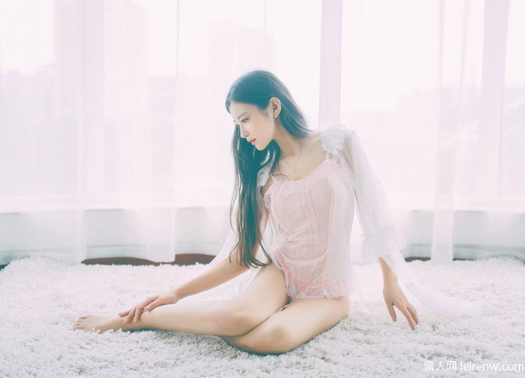 22岁身材超美的店员Shika小鹿鹿《浴缸》