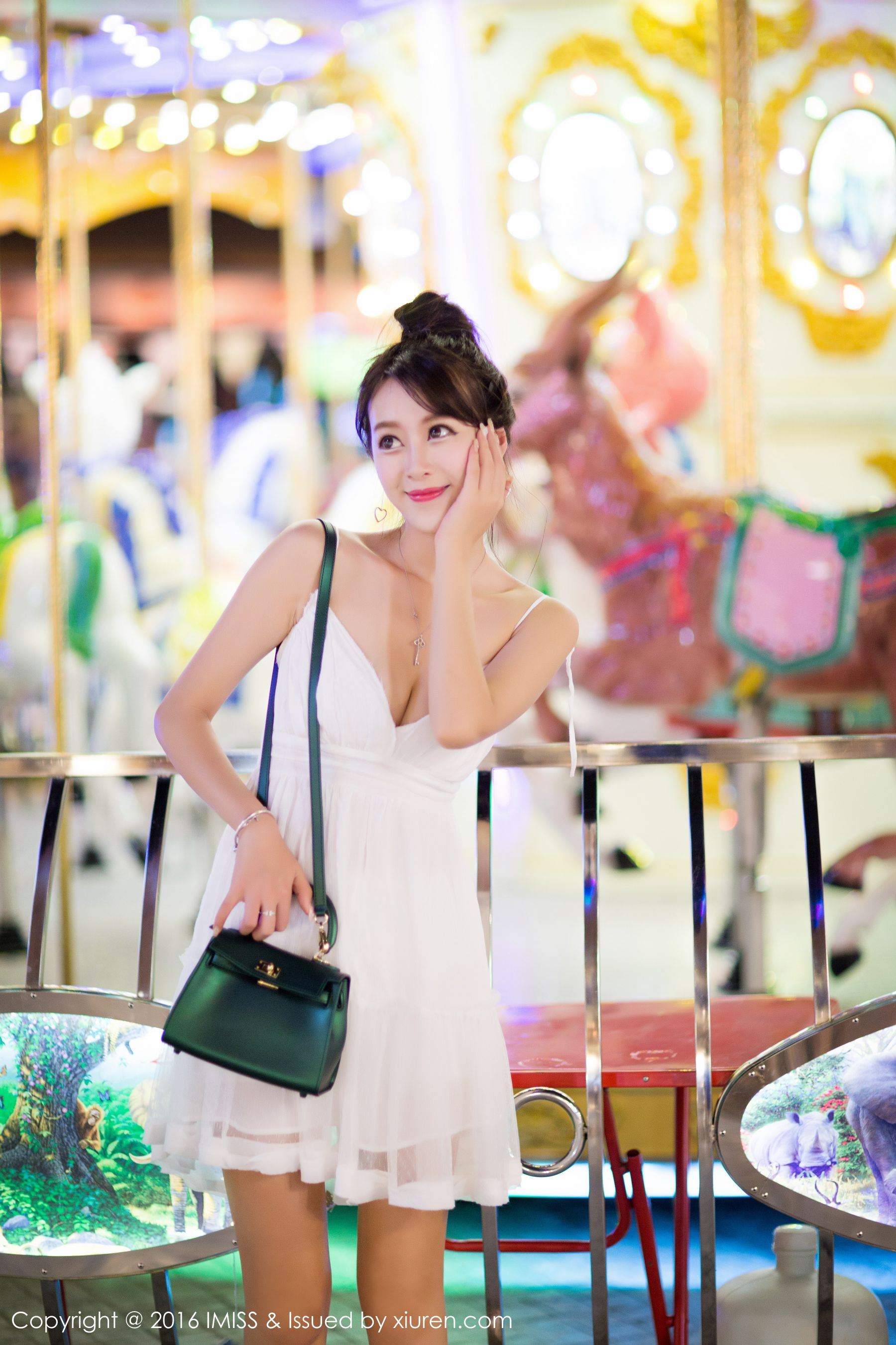 莲实克蕾儿《街拍 泳池旁小清新系列》