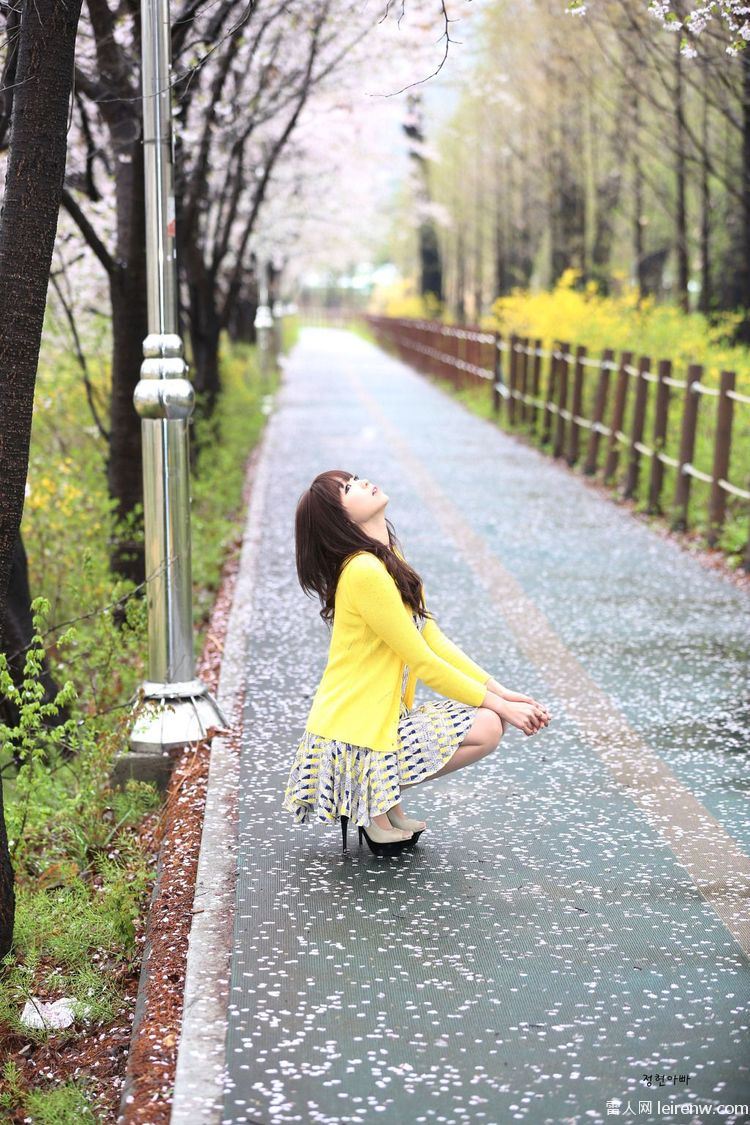 小清新连衣裙公园街拍