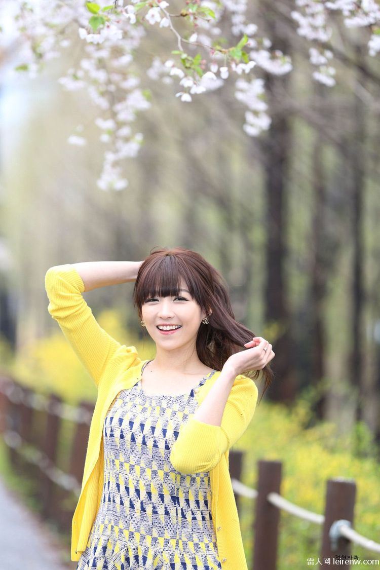 小清新连衣裙公园街拍