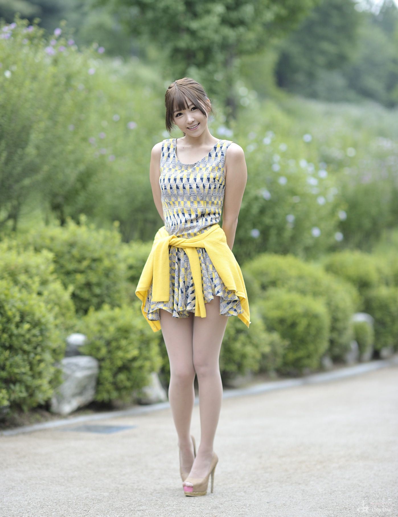 小清新连衣裙公园街拍