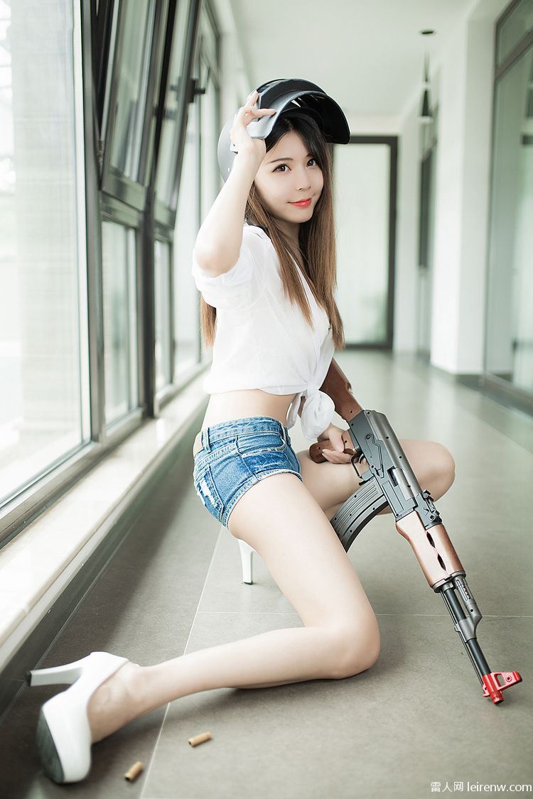 24岁汽车销售员，吃鸡美少女