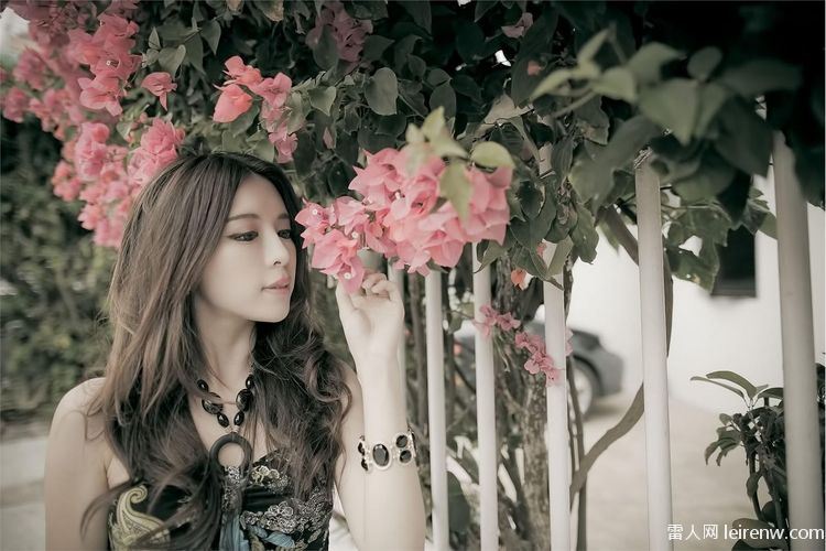 最高的情妇，大眼正妹