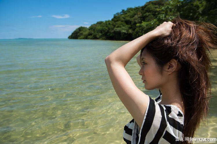 滨崎步 日本美女游荡在青山绿水间