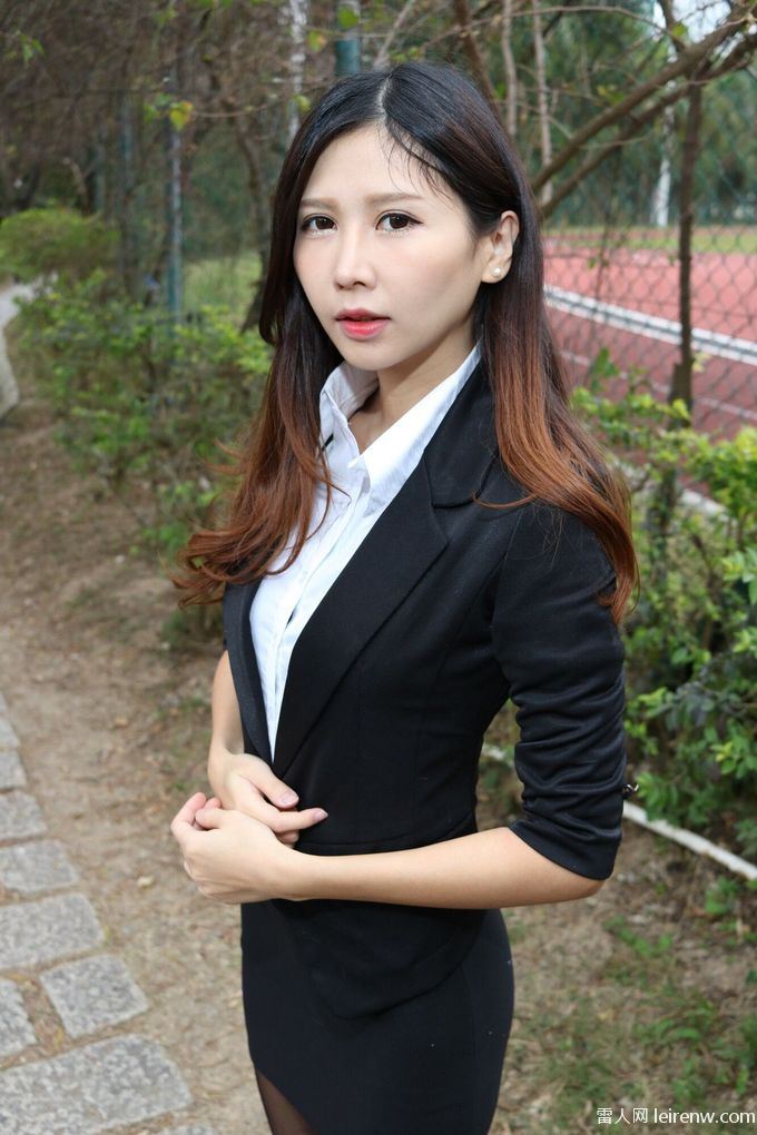吉崎ありす的户外职业装