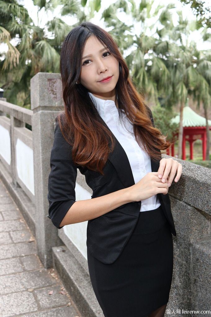 吉崎ありす的户外职业装