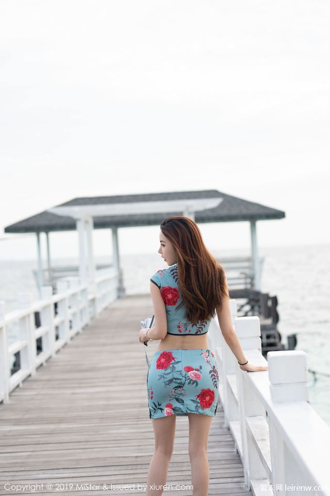 有村希来到了海边