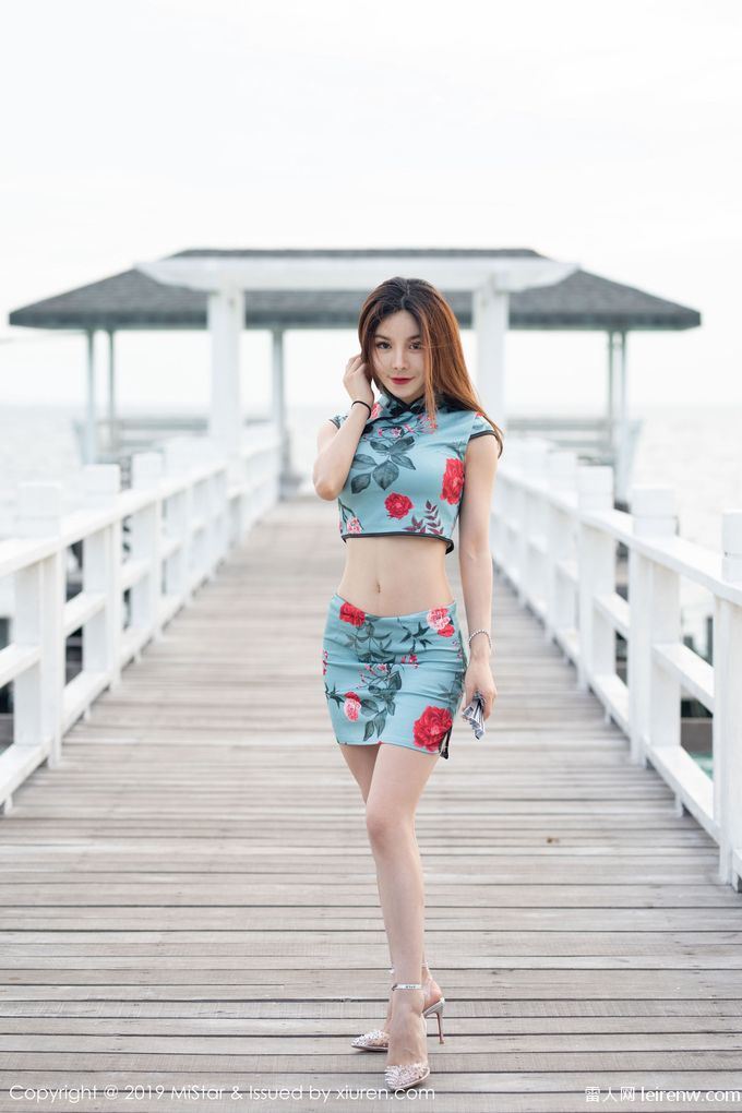 有村希来到了海边