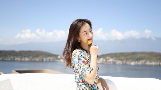 早乙女(27)清晨沐浴在阳光下