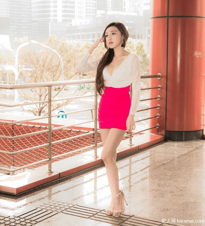 20岁女孩 酒吧文员上岗的第一天