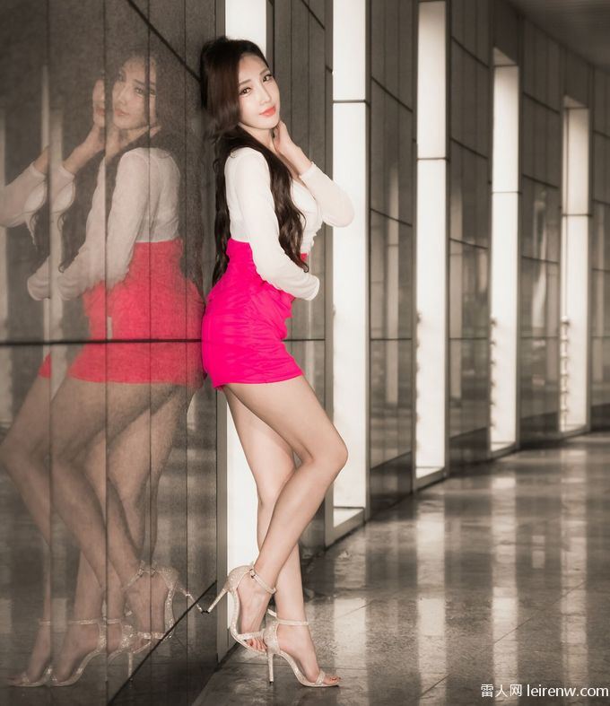 20岁女孩 酒吧文员上岗的第一天