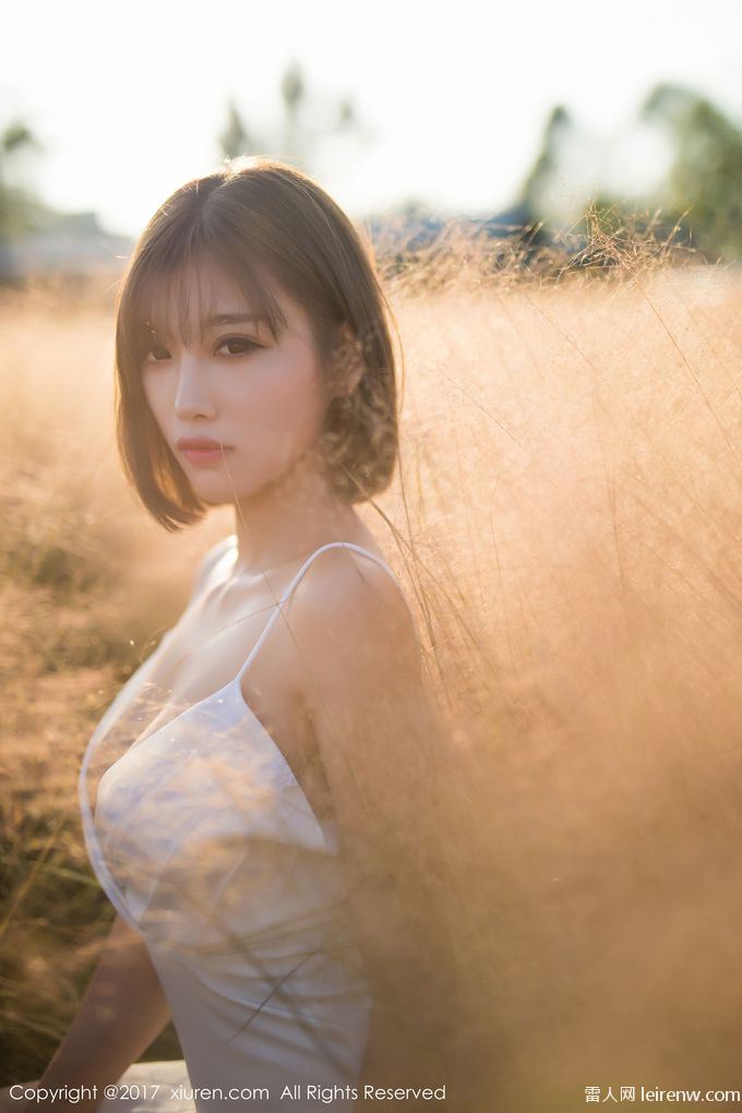 咖啡厅工作的女孩俏皮可爱的一面