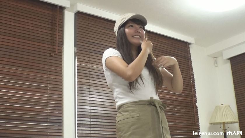 咖啡厅工作的女孩俏皮可爱的一面