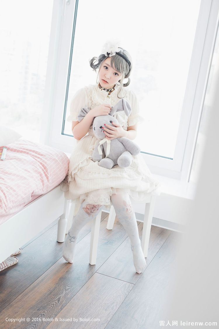 星川光希公园里坐摩天轮