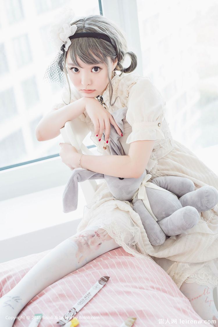 星川光希公园里坐摩天轮