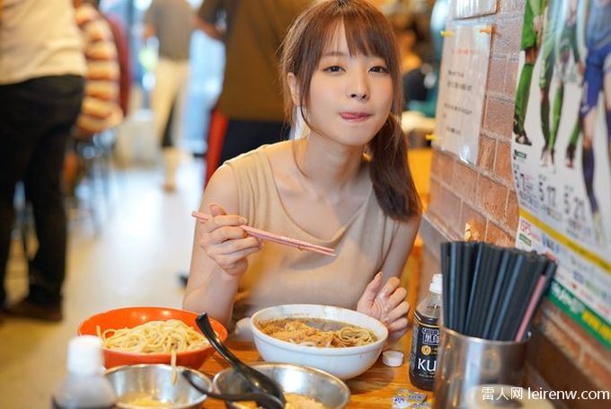 大家想知道，桃乃木かな卡在墙是哪部吗？