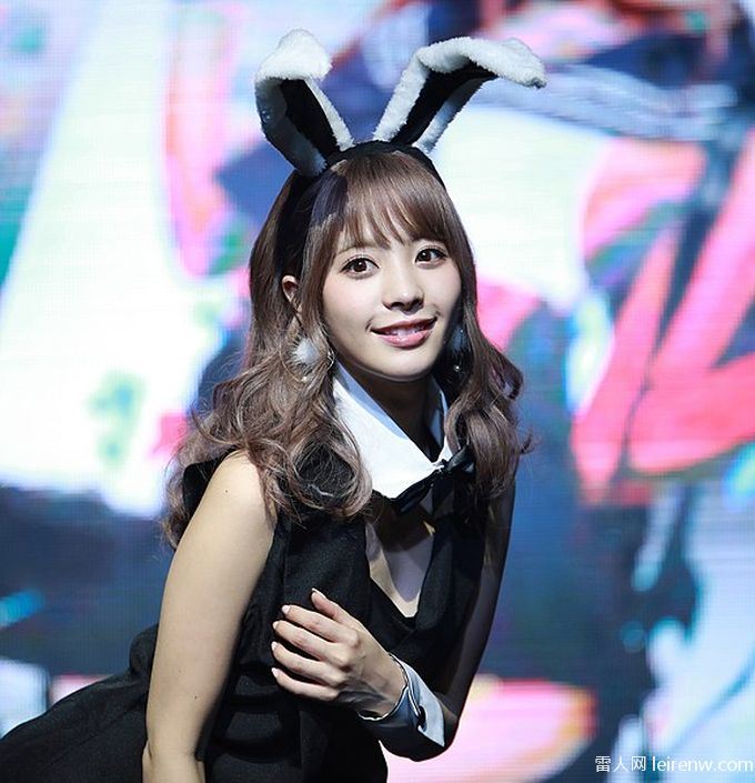 大家想知道，桃乃木かな卡在墙是哪部吗？