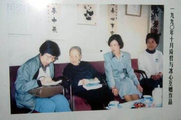 台湾十大女作家之首与琼瑶为好友，三毛竟然委居第二名