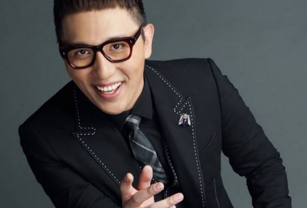 中国十大主持人排行榜：白岩松上榜，第四唯一女性