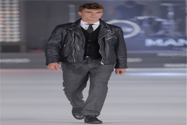 世界十大超级男模排行榜：本·希尔上榜，老佛爷最喜欢他