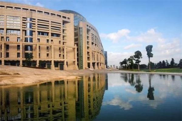 福建十大烂大学：福建江夏学院上榜，前五都是野鸡大学
